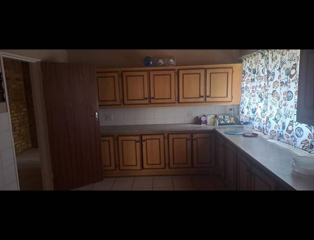 4 BEDROOM HOUSE FOR SALE IN MEYERHOF